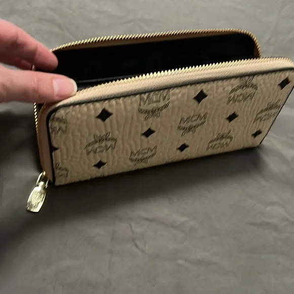 Designer looking faux leather wallet beige black and gold - Picture 5 of 5